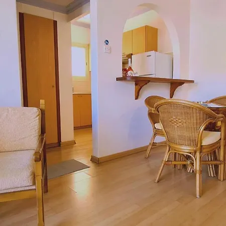 Garden Apartment *